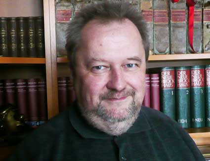 Michael Helmrath ist Chefdirigent der Brandenburger Symphoniker