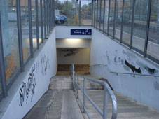 Tunnel zum Bahnsteig 2